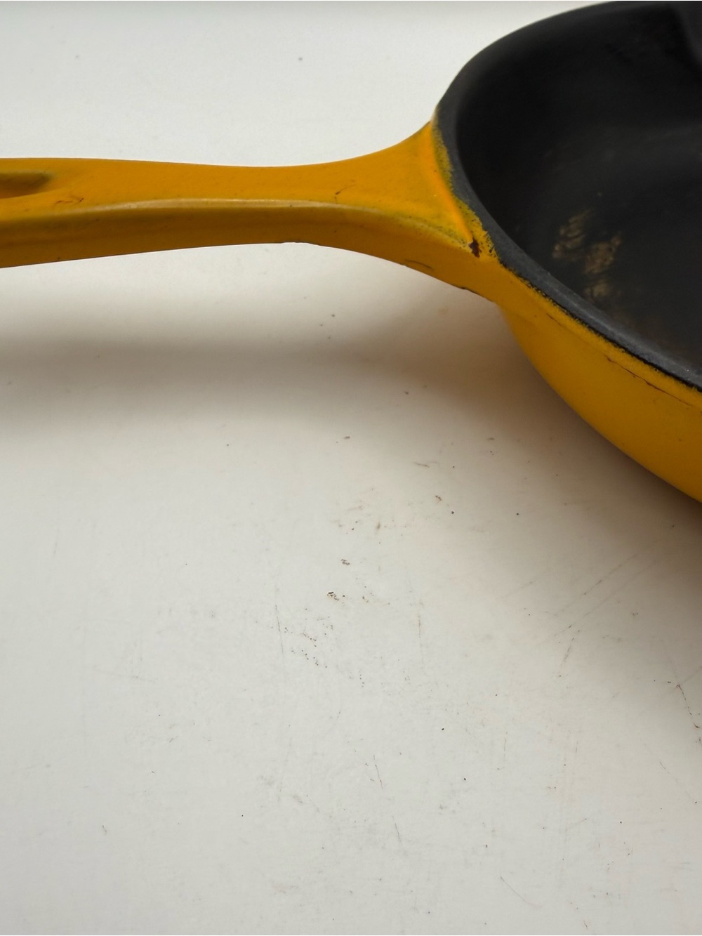Le Creuset Double Spout Enameled Cast Iron Skillet #20 Yellow Vintage - Picture 6 of 14